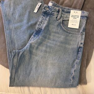 Madewell women barrel jeans 
Fits regular length and fits like a size 10